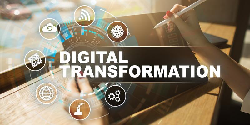 Kuva eri kuvakkeilla ja digital transformation  -tekstillä